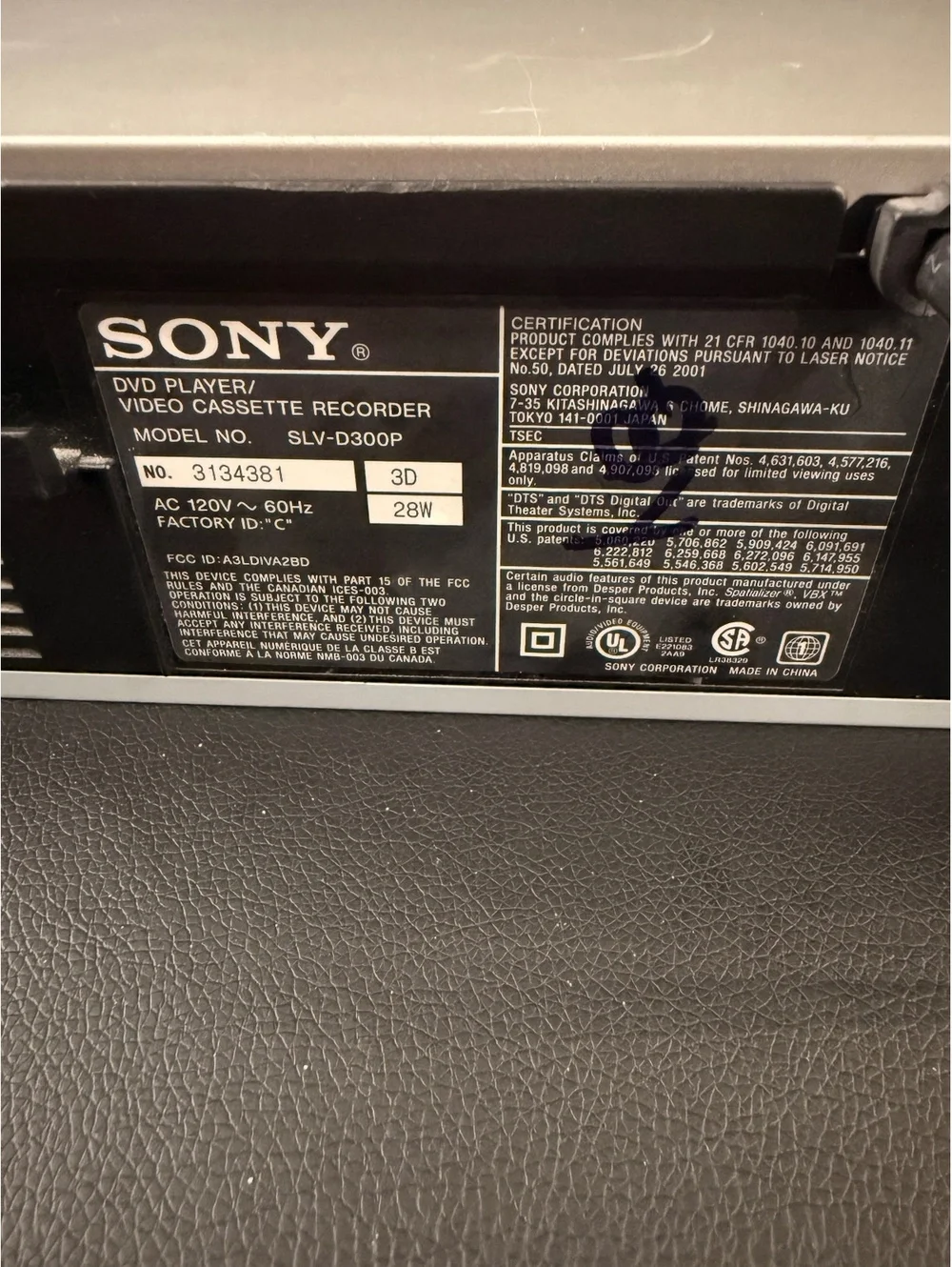 Sony DVD Player and VHS Hi-Fi Stereo Video Cassette Recorder SLV-D300P